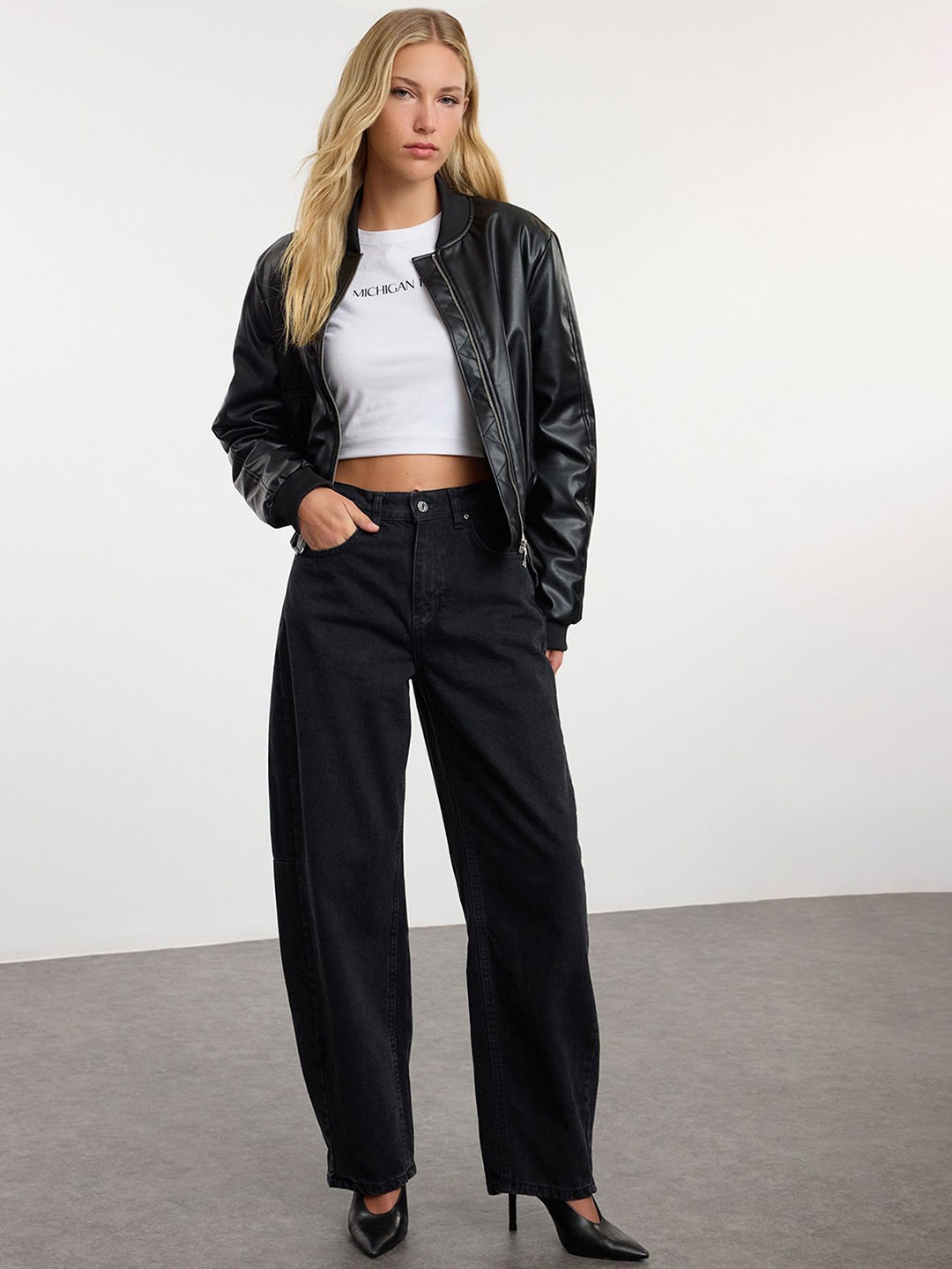 

Trendyol Women Slash Knee Jeans, Na