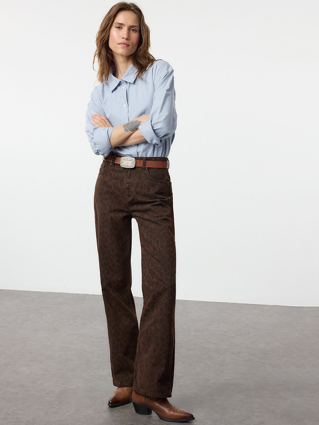 

Trendyol Women Low Distress Jeans, Na
