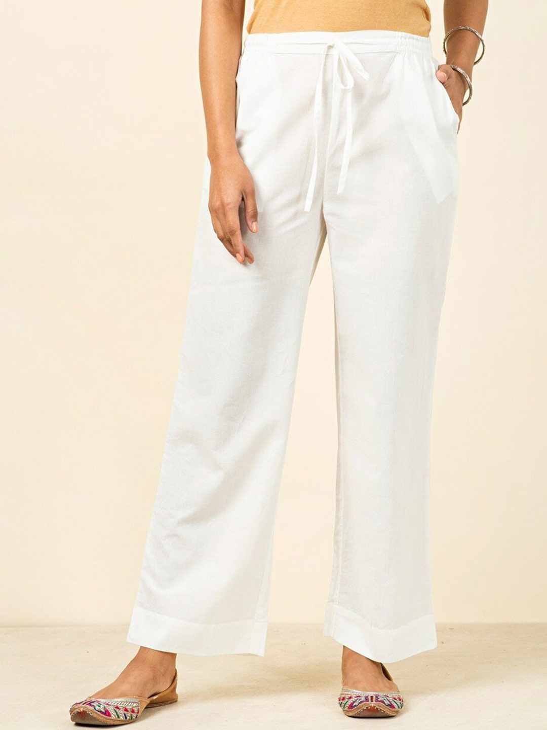 

KASHISHIYA Women Relaxed Regular Fit Trousers, White