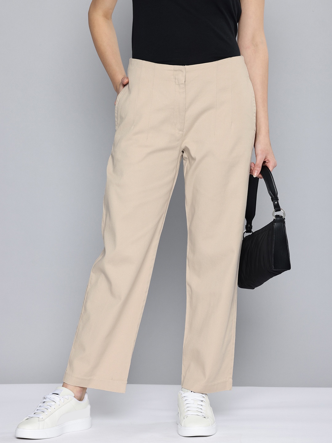 

Levis Women Textured Trousers, Beige