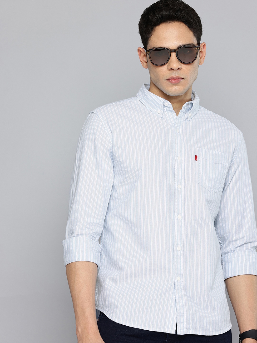

Levis Pure Cotton Slim Fit Vertical Striped Casual Shirt, Blue