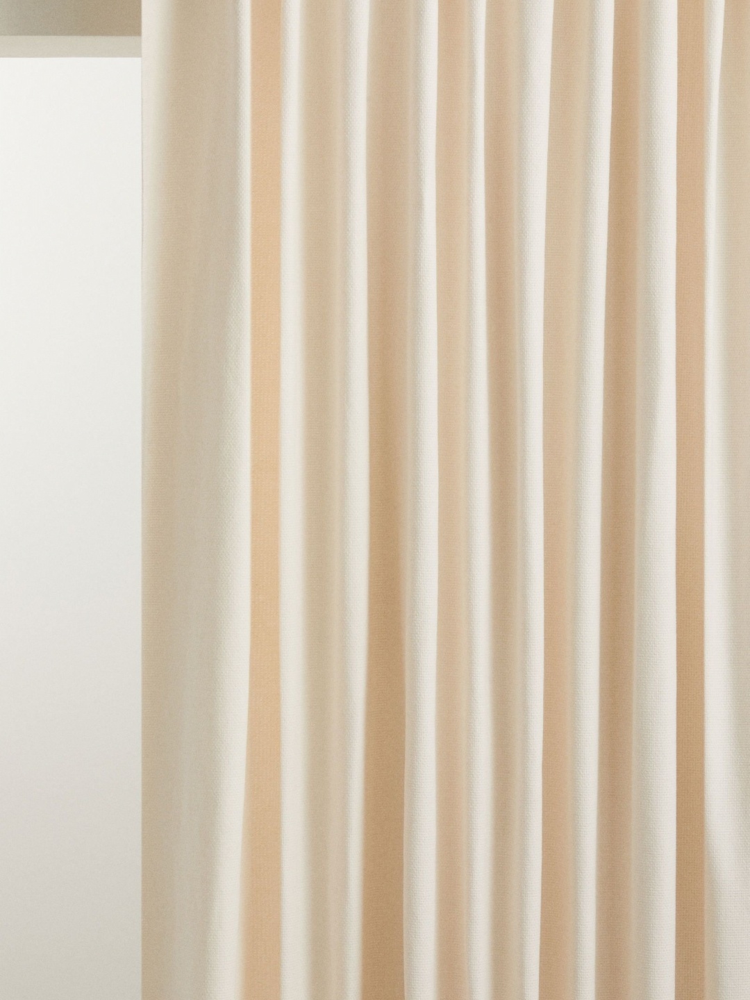 

H&K White 1-Pack Wide Cotton Curtain Length