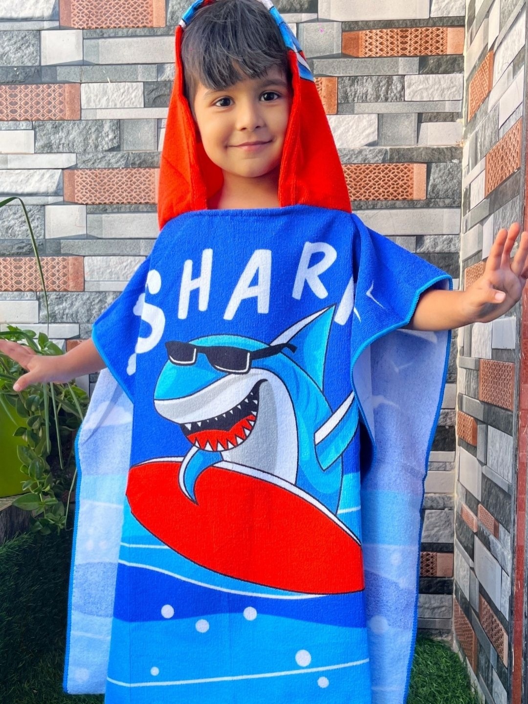 

Famyo Dark Blue & Red Shark Design Poncho Towel for Kids (1-7 years), Navy blue