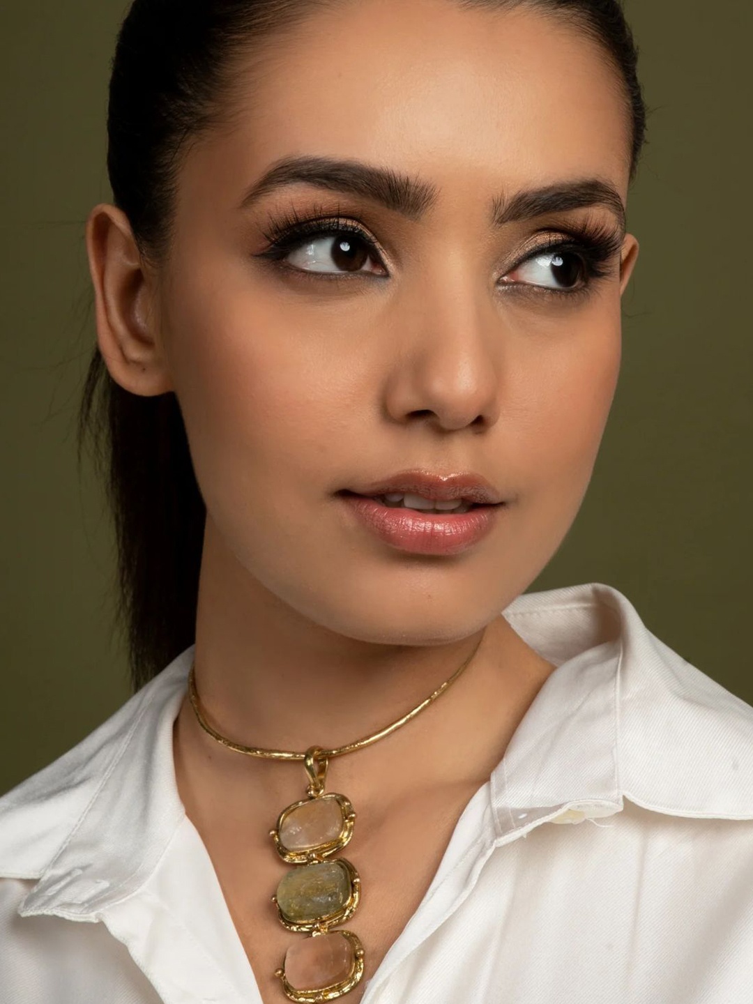 

QUEENS JEWELS Gold-Plated Artificial Stones Studded And Beaded Necklace