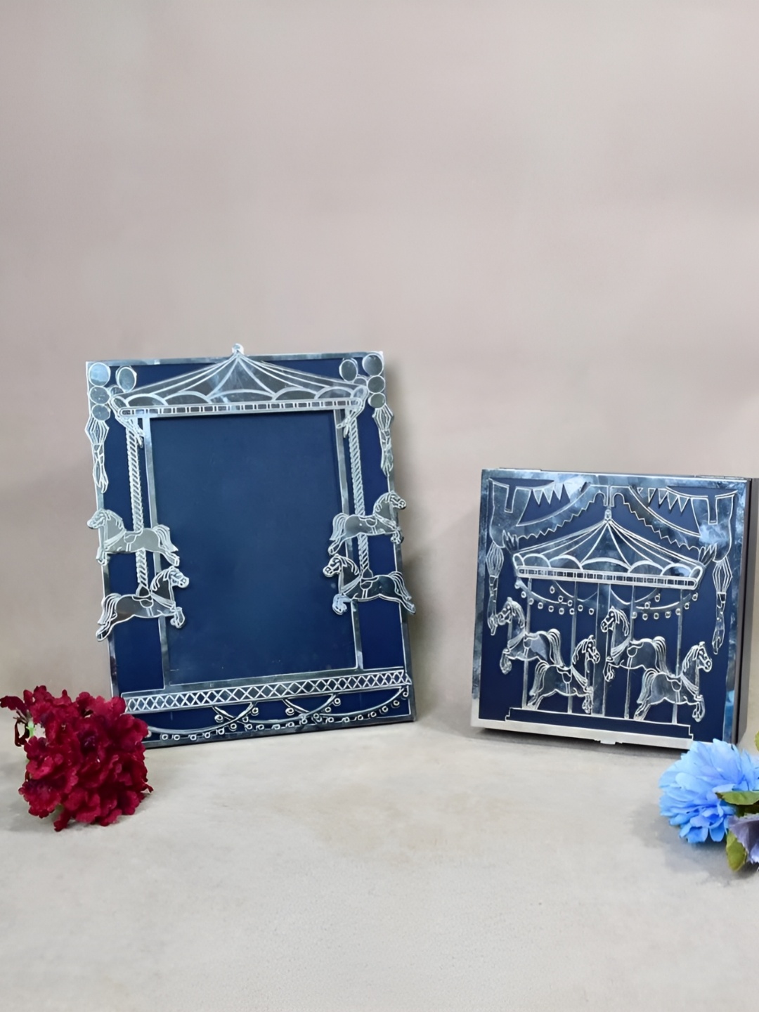 

THE HOME CO. Blue & White 1 Pieces Metal Wall Photo Frames