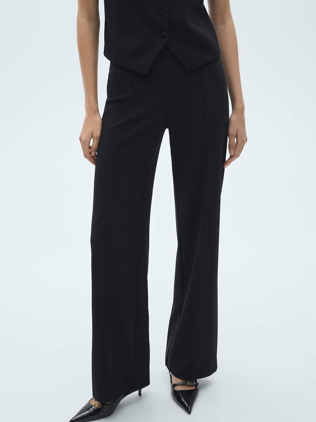 

MANGO Women Mid-Rise Straight Fit Pleated Trousers, Black