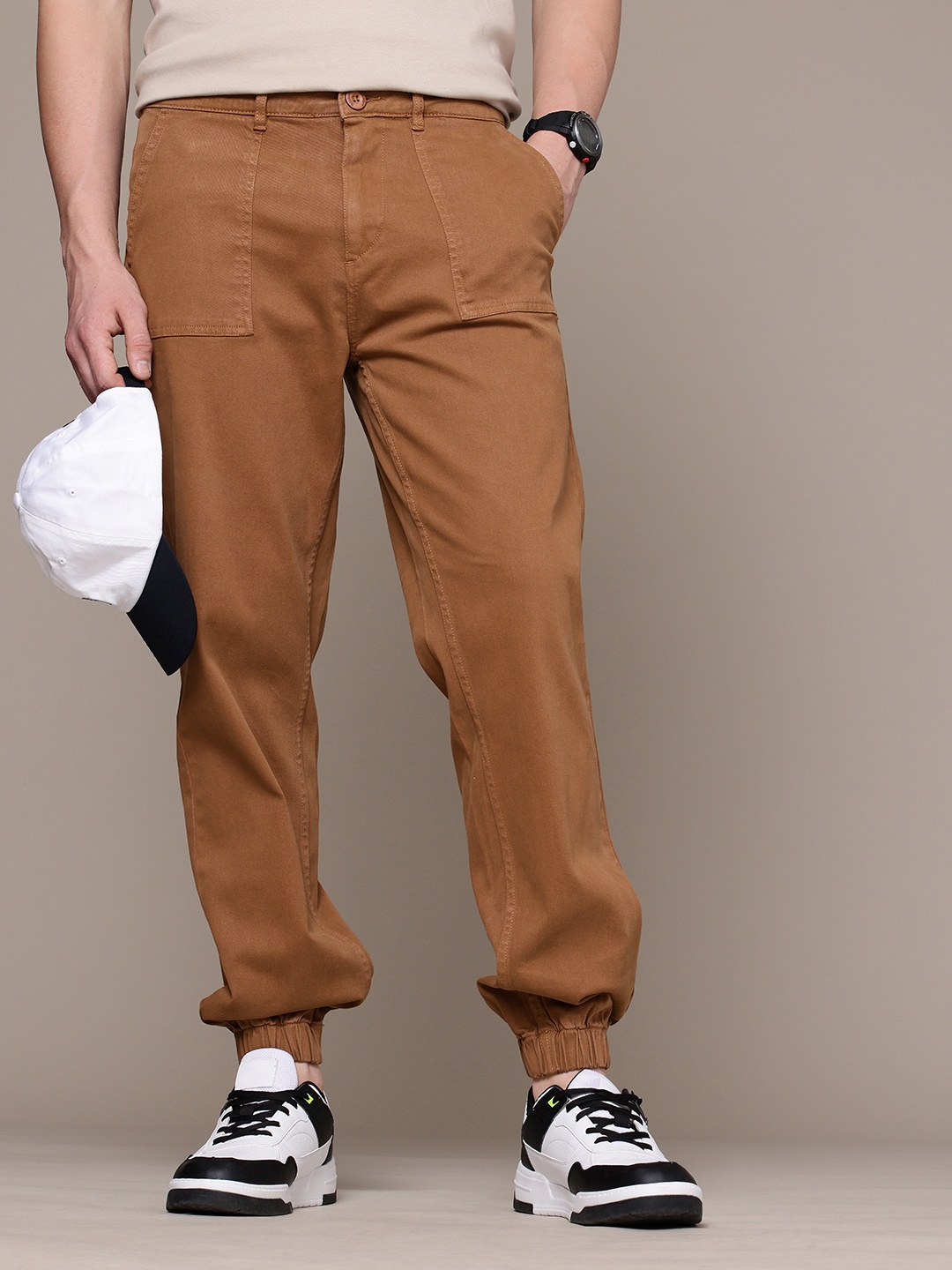 

The Roadster Lifestyle Co. Men Relaxed Loose Fit Joggers Trousers, Brown