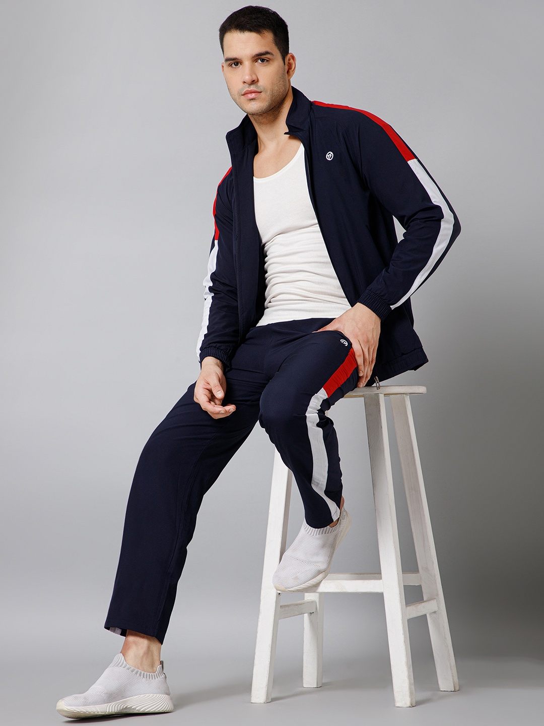 

TURNFIT Men Color Blocked Mock Collar Tracksuit, Navy blue