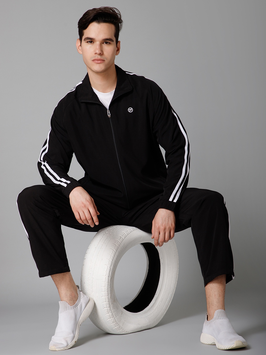 

TURNFIT Men Mock Collar Striped Tracksuits, Black