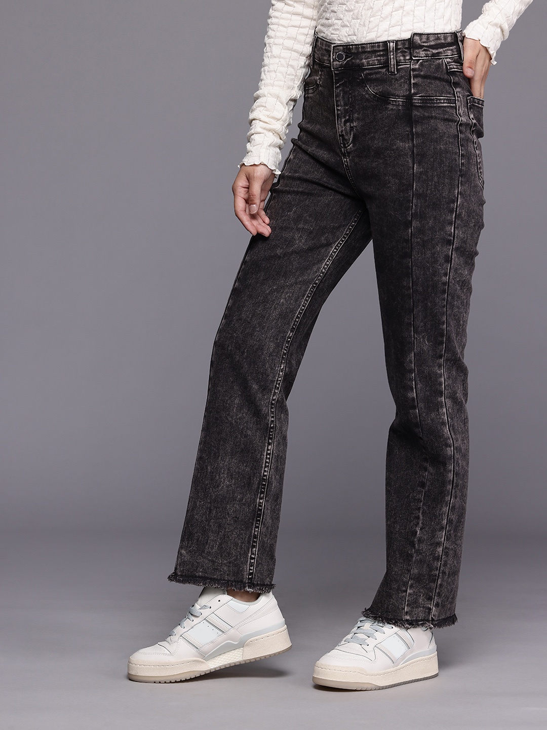 

Allen Solly Woman Slim Straight Fit Heavy Fade Stretchable Jeans, Black