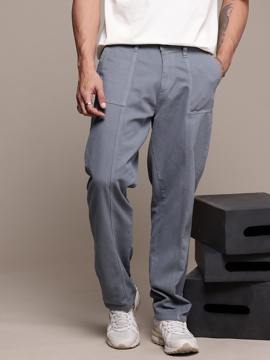 

The Roadster Lifestyle Co. Men Relaxed Pure Cotton Loose Fit Trousers, Blue