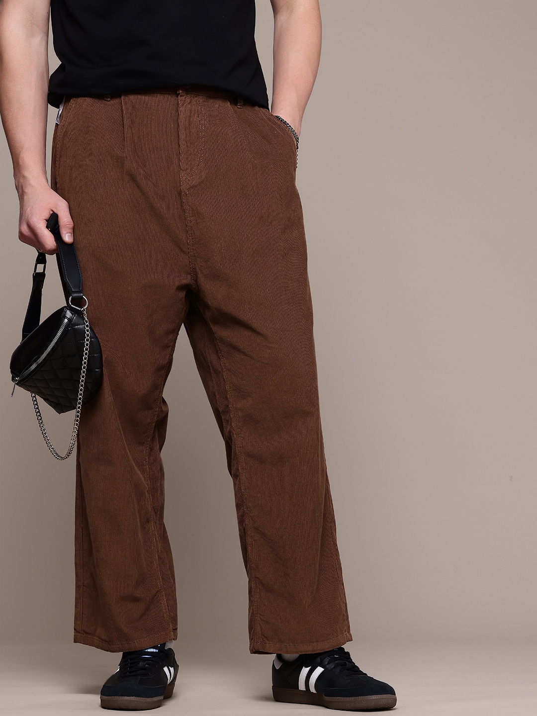 

The Roadster Lifestyle Co. Men Relaxed Pure Cotton Loose Fit Pleated Trousers, Brown