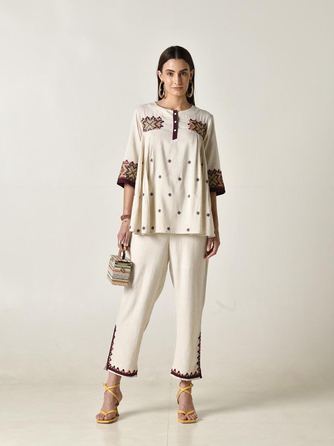 

STIL O STITCH Embroidered Round Neck Top And Trousers, Cream
