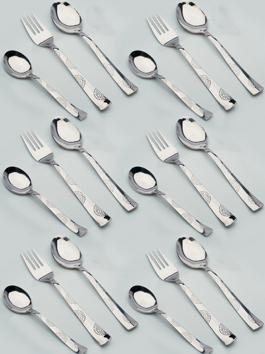 

Parage Silver-Toned 18 Pieces Glossy Stainless Steel Cutlery Set