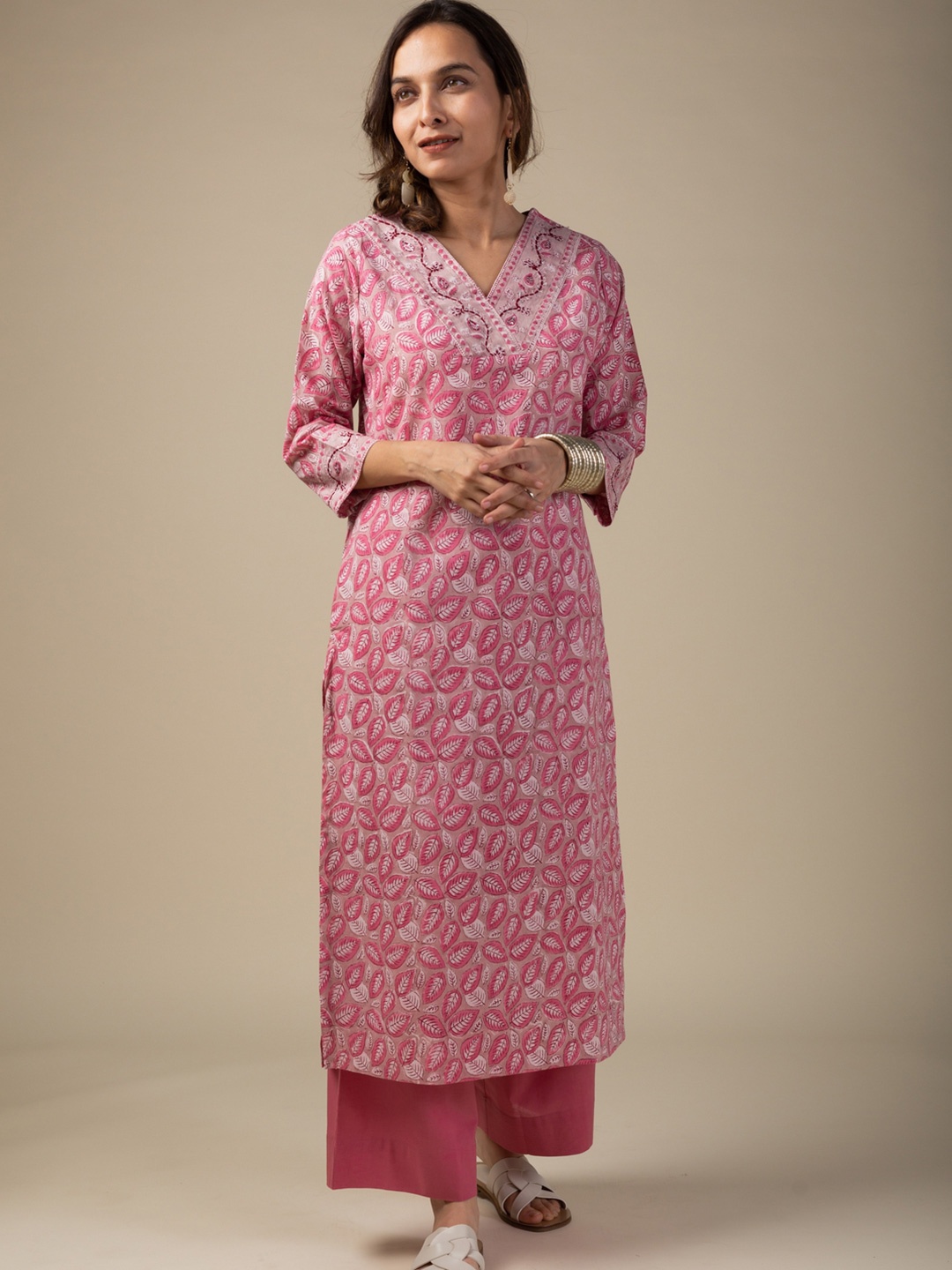 

KUSVAA Floral Printed V-Neck Sequins Cotton Straight Kurta, Pink