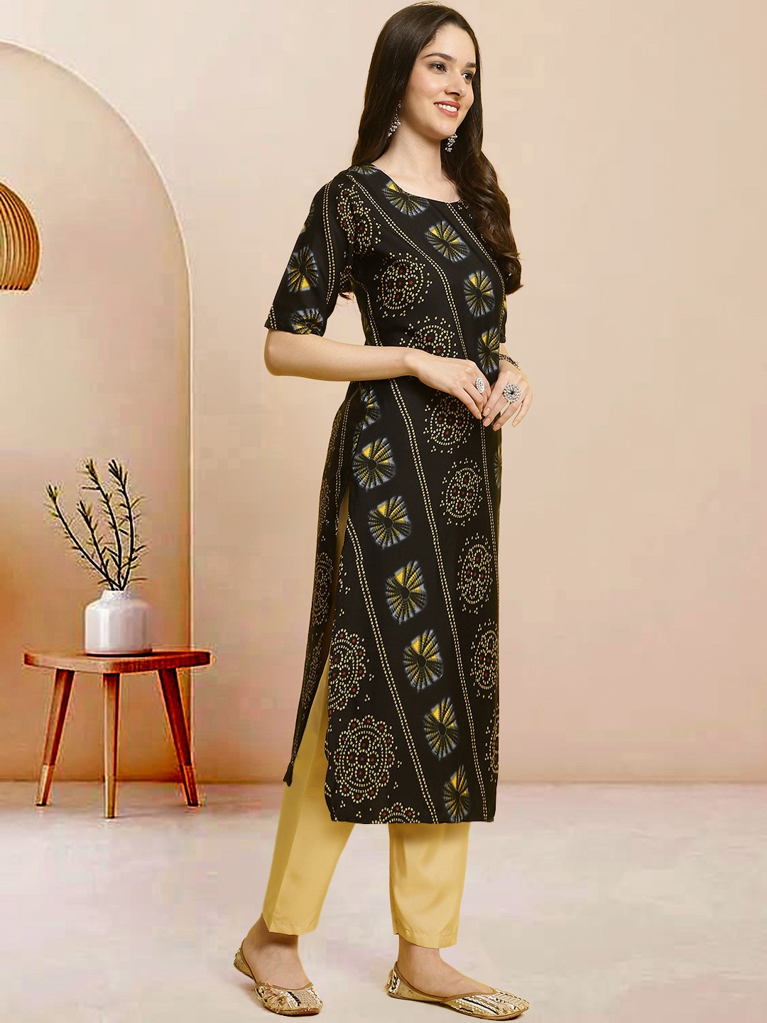 

Moda Rapido Women Floral Printed Regular Kurta with Trousers, Black