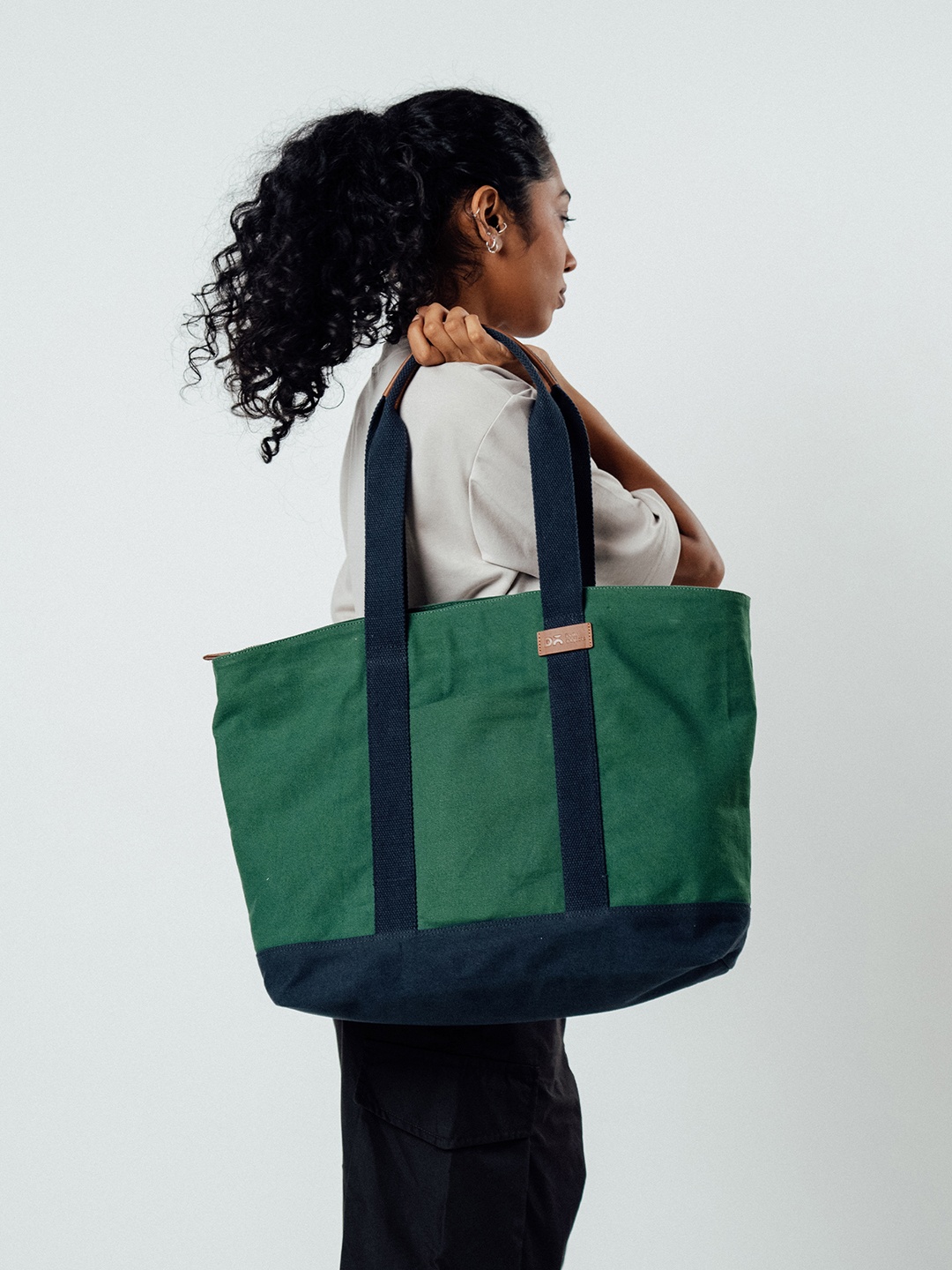 

DailyObjects Structured Shoulder Bag, Green