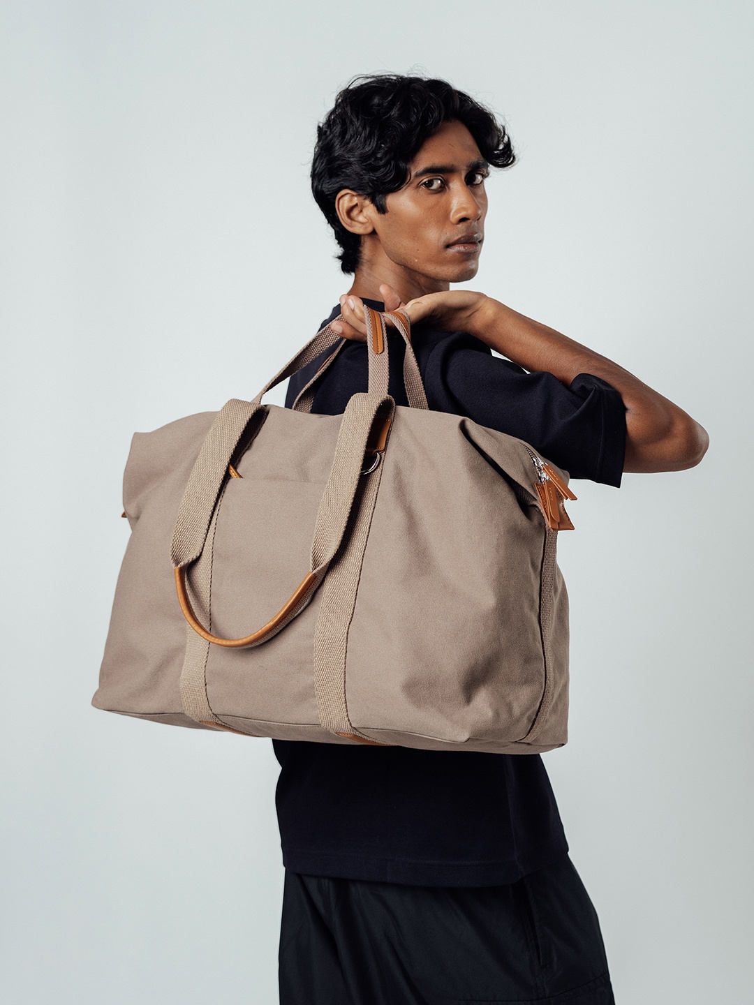 

DailyObjects Shopper Handheld Bag, Khaki