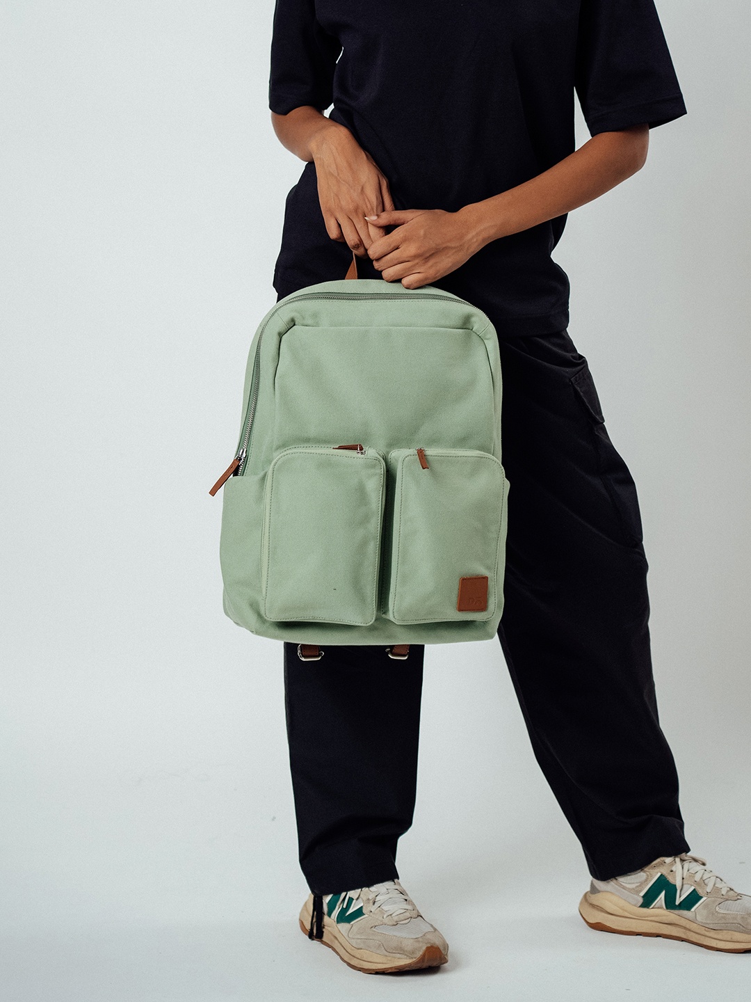 

DailyObjects Structured Sling Bag, Green