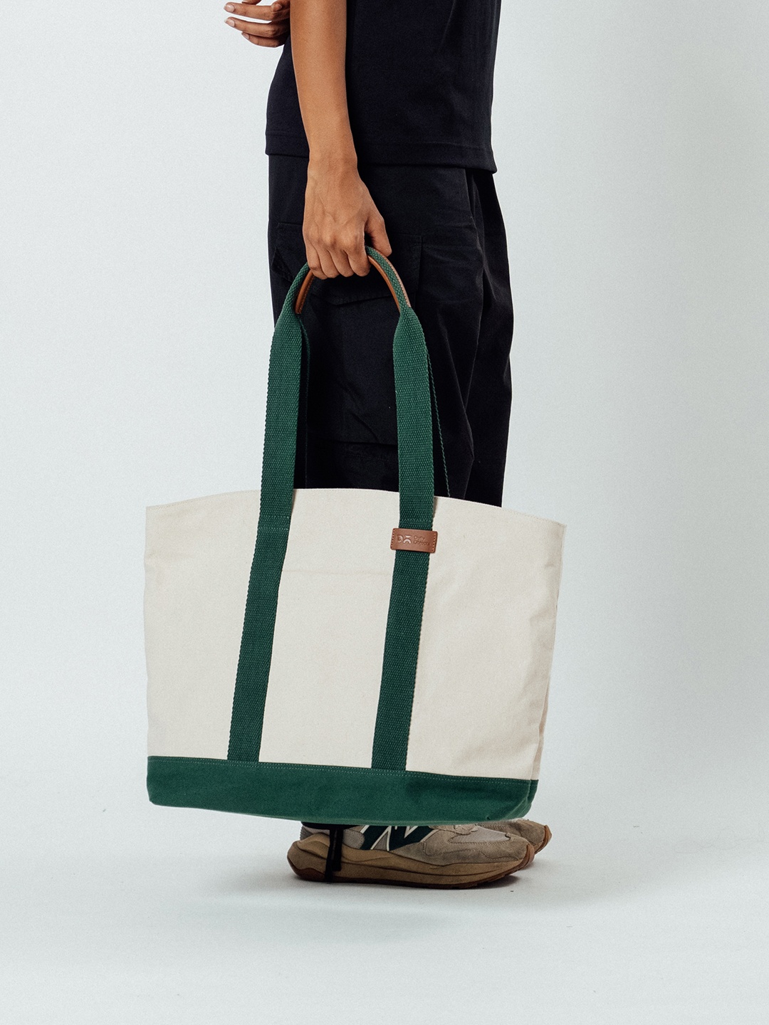 

DailyObjects Structured Shoulder Bag, Green