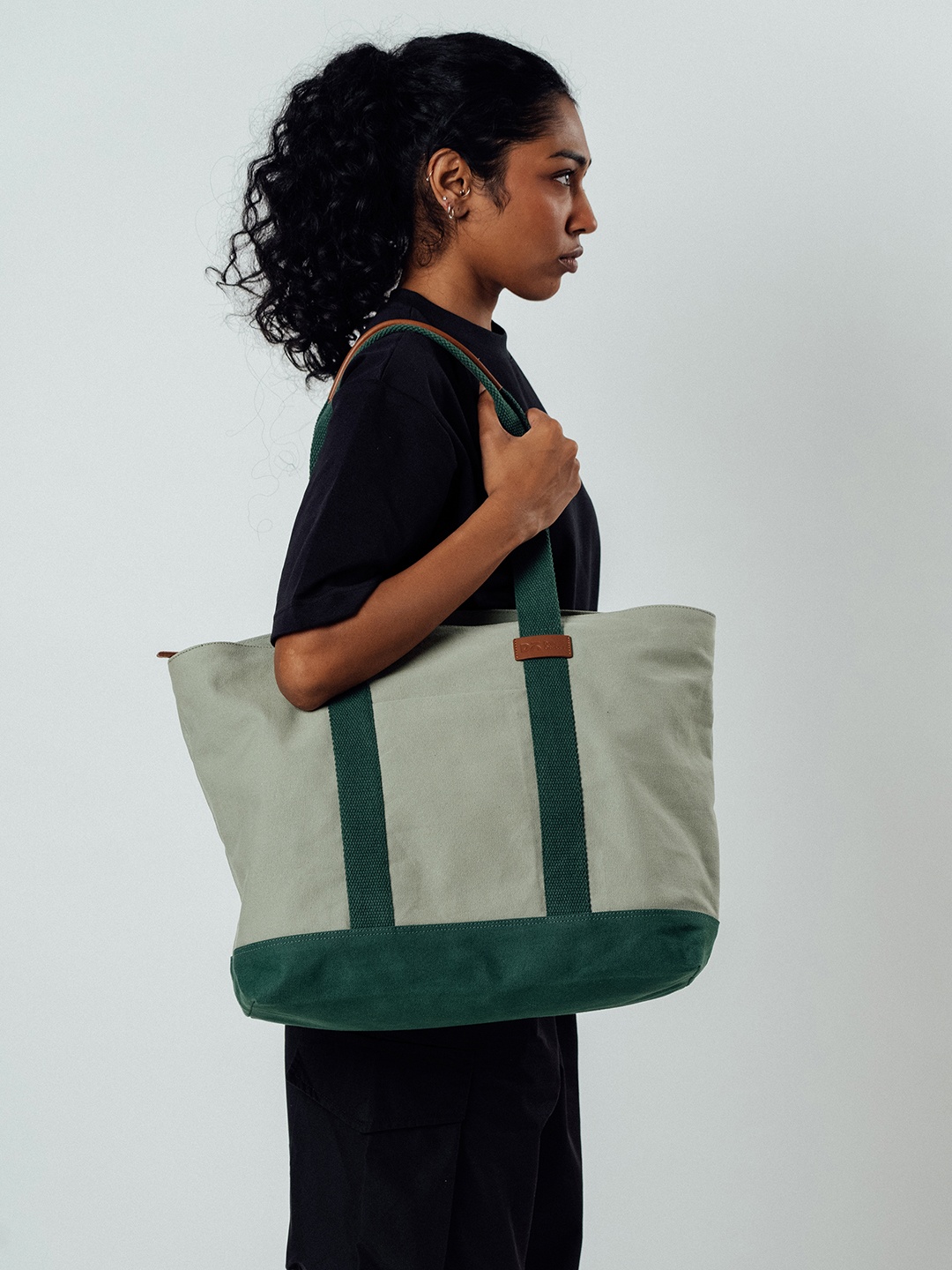 

DailyObjects Structured Shoulder Bag, Green