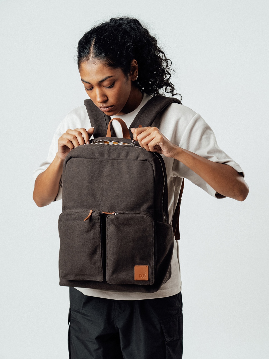 

DailyObjects Structured Handheld Bag, Black