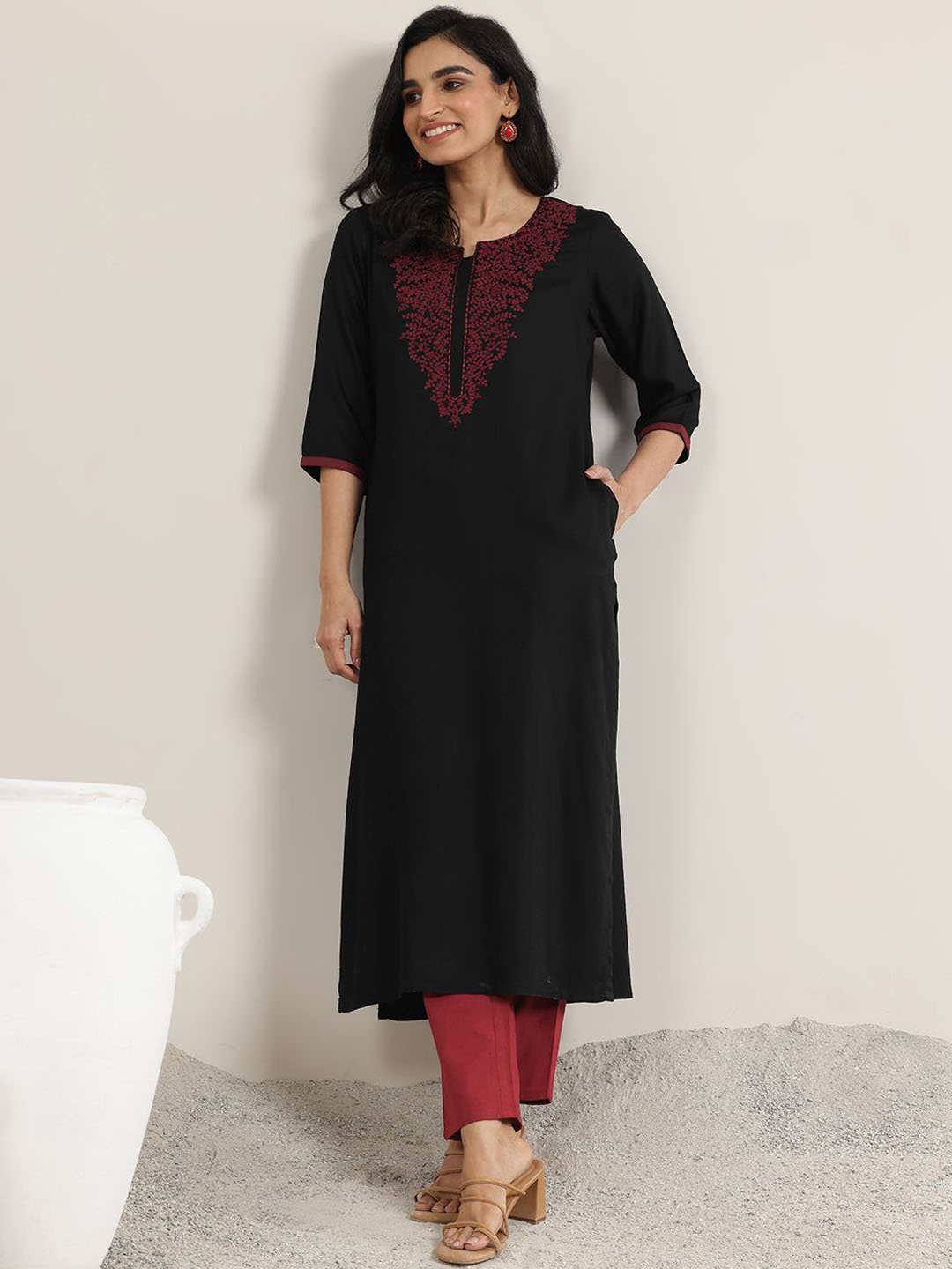 

Libas Black Floral Yoke Design Round Neck Thread Work Straight Kurta