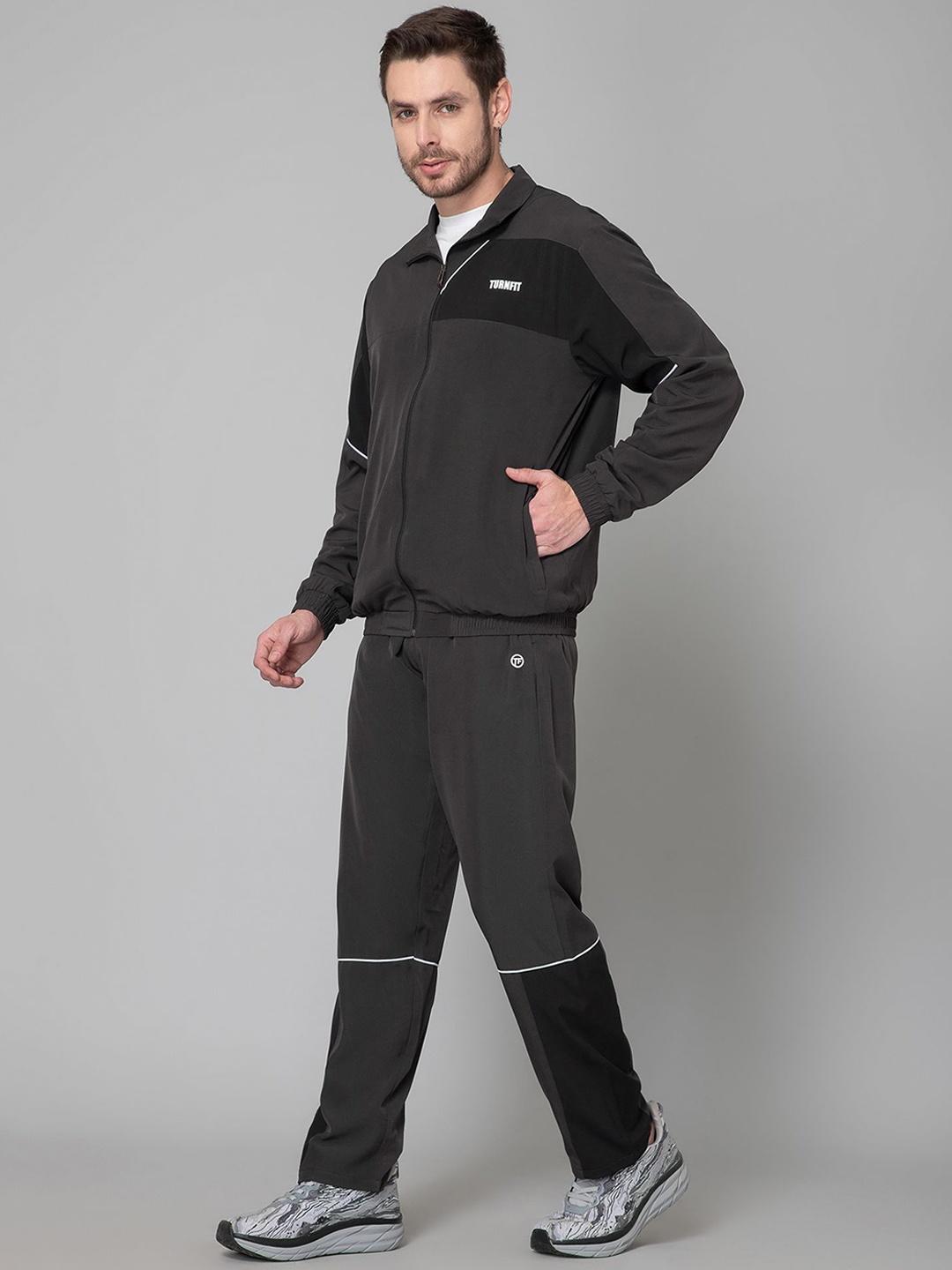 

TURNFIT Men Mock Neck Tracksuit, Charcoal