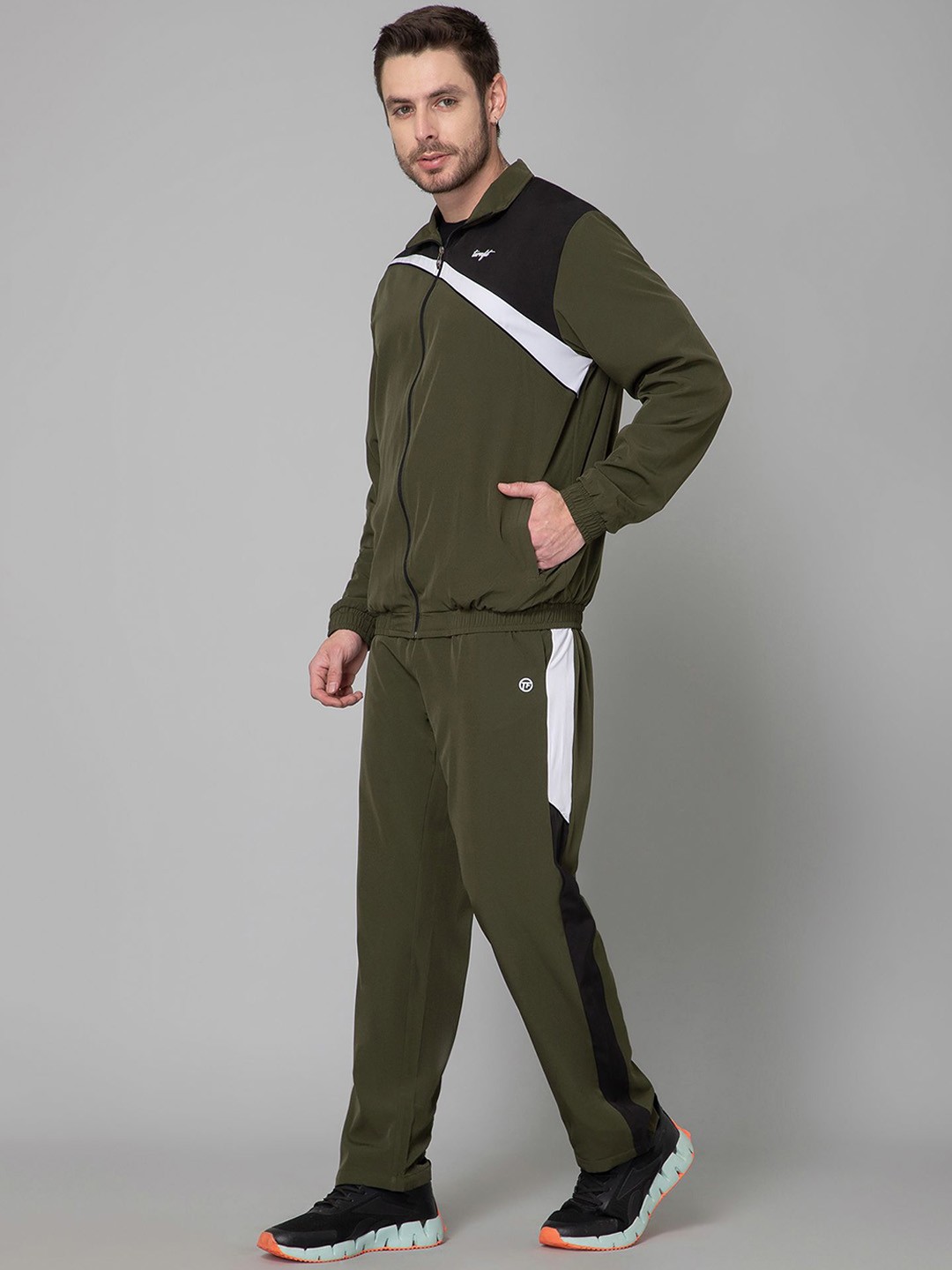

TURNFIT Men Training Tracksuit, Olive