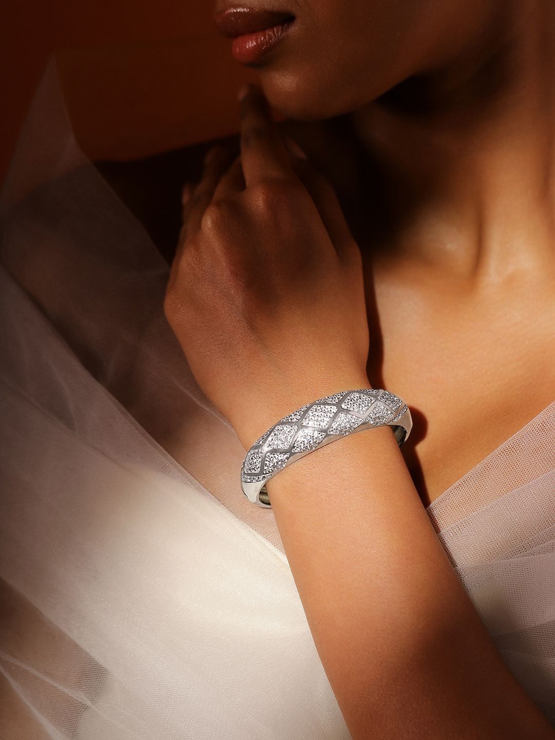 

Rubans Rhodium Plated Pave Diamond Pattern Openable Bracelet with Cubic Zirconia, Silver
