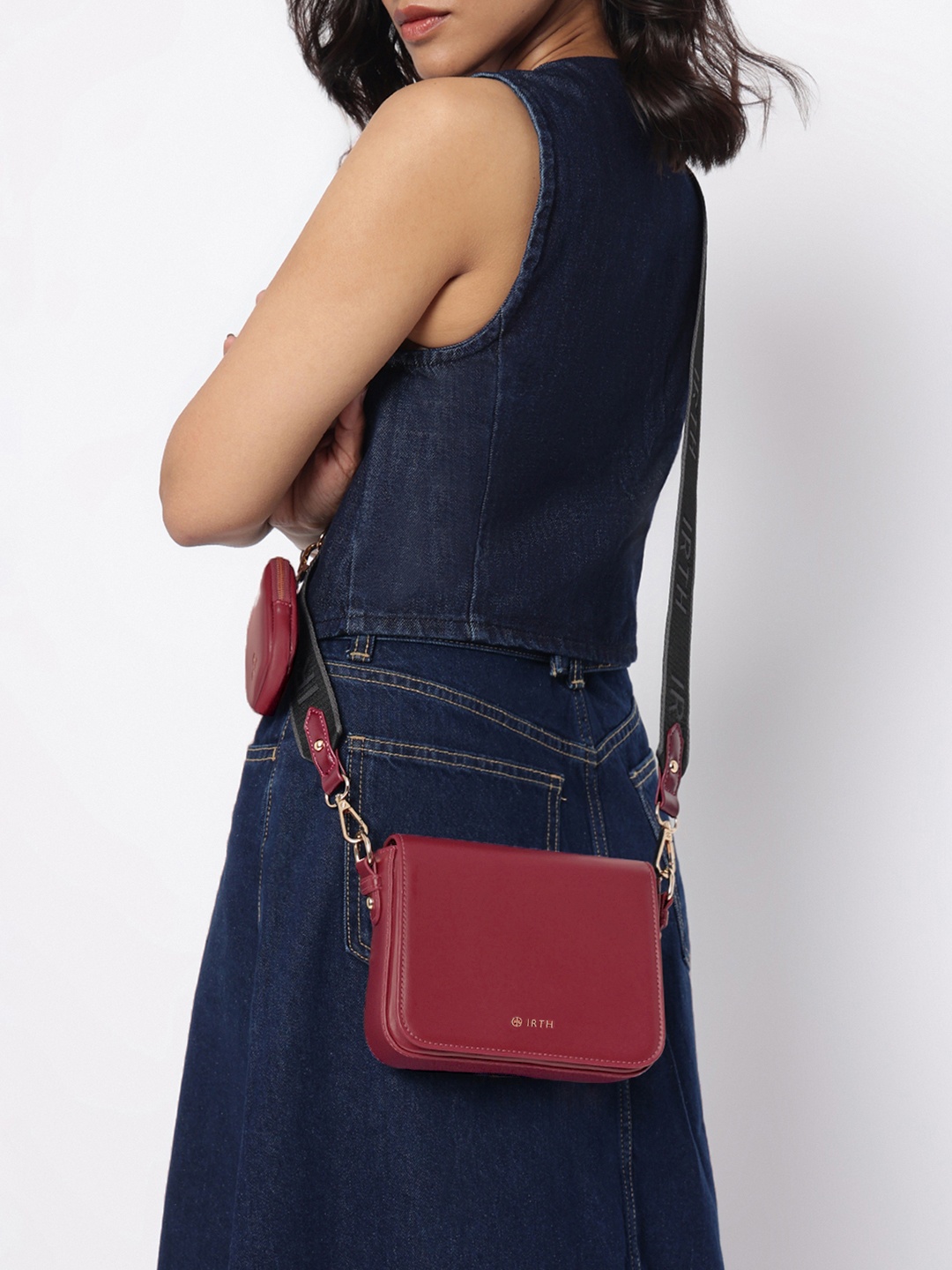 

IRTH Structured Sling Bag, Burgundy