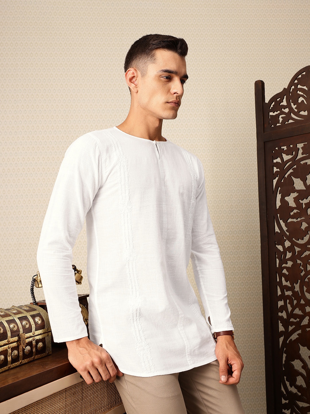 

House of Pataudi Floral Embroidered Keyhole Neck Pure Cotton Jashn Kurta, White