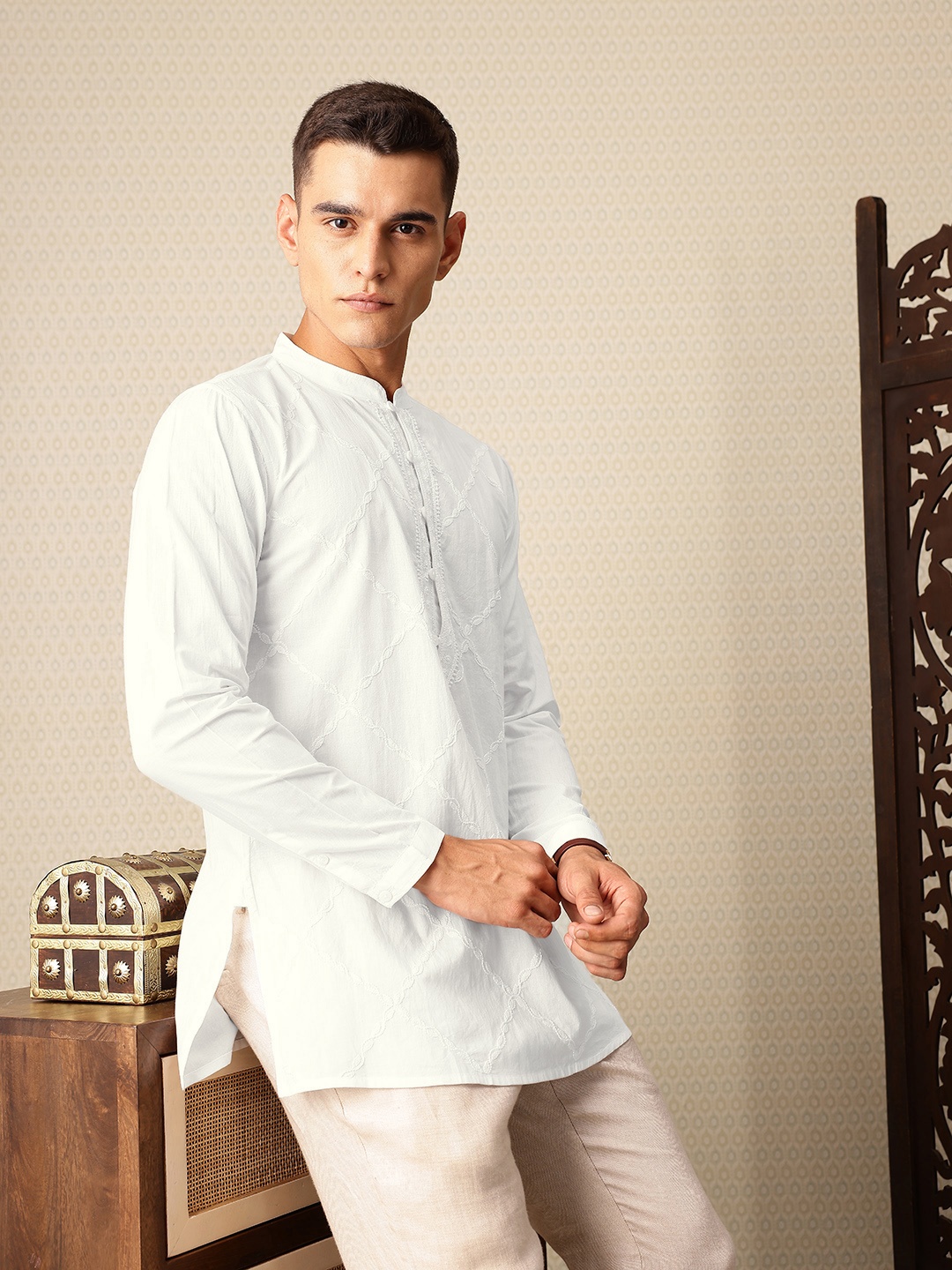 

House of Pataudi Floral Embroidered Mandarin Collar Pure Cotton Jashn Kurta, White