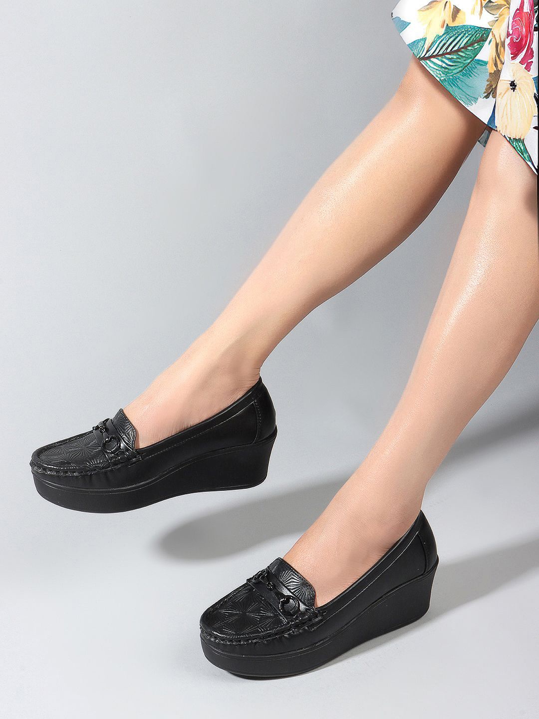 

DressBerry Platform Sandals, Black