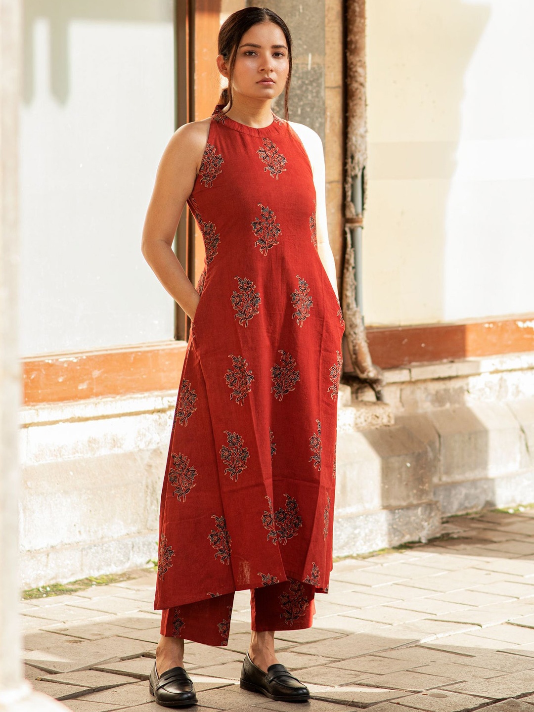 

GORGONE Women Floral Printed Regular Kurta with Palazzos, Red