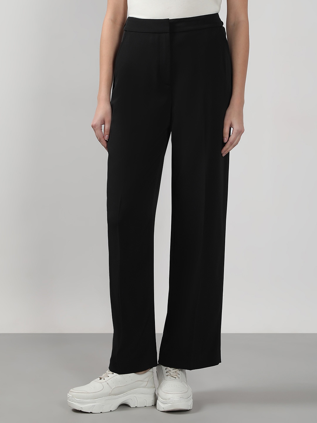 

Vero Moda Women Straight Fit High-Rise Trousers, Black