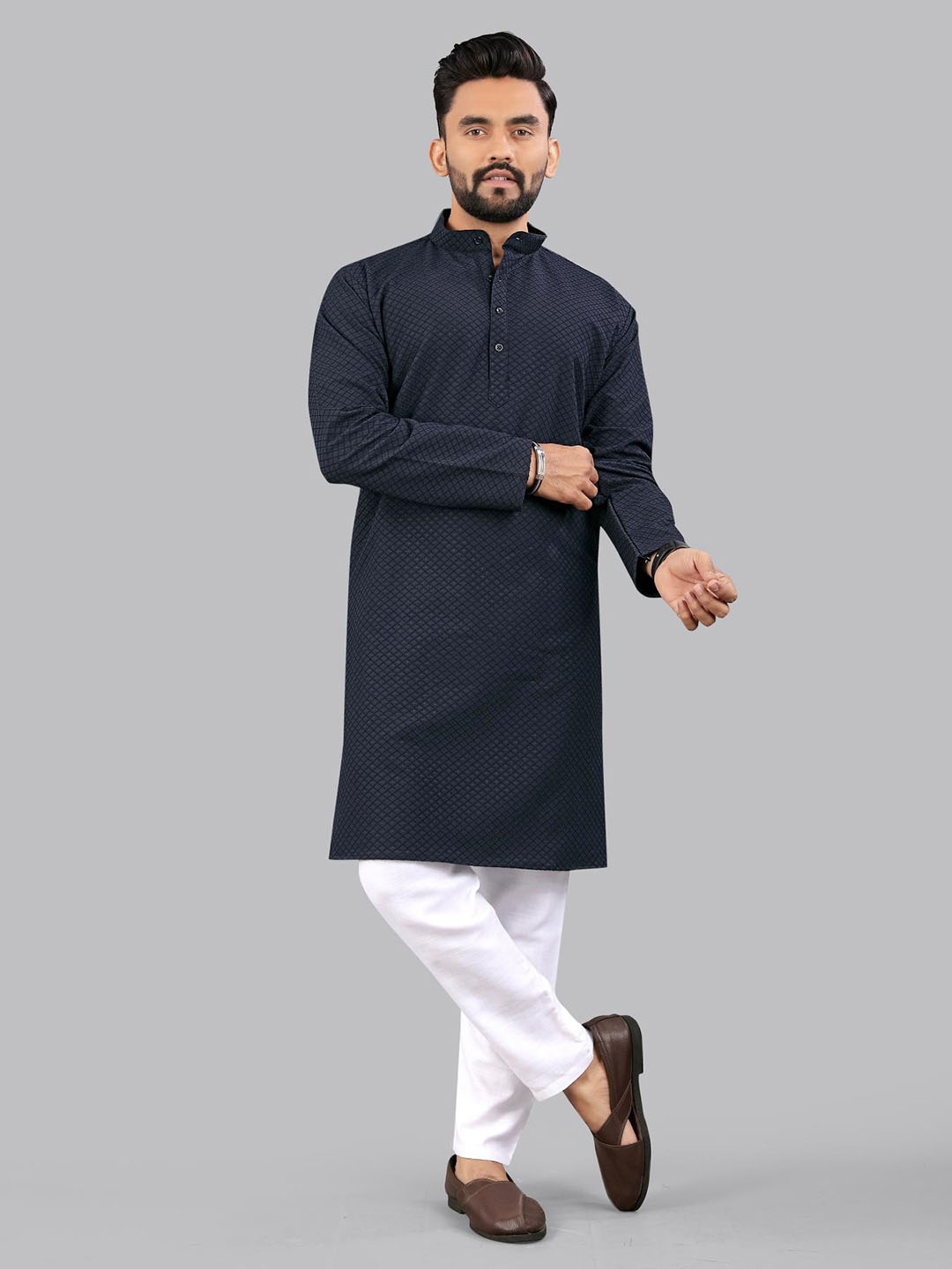 

allan peter Men Embroidered Kurta, Navy blue