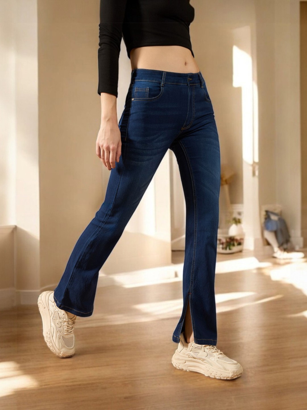 

DOLCE CRUDO Women Bootcut Light Fade Stretchable Jeans, Blue