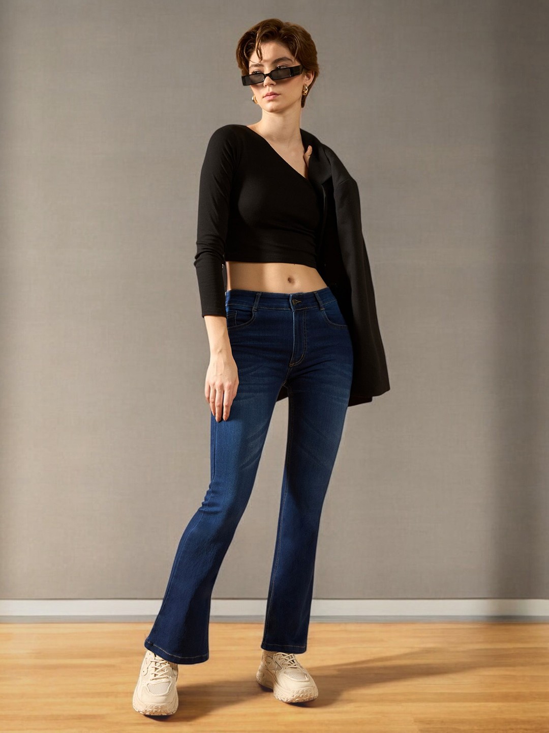 

DOLCE CRUDO Women Bootcut Light Fade Stretchable Jeans, Blue