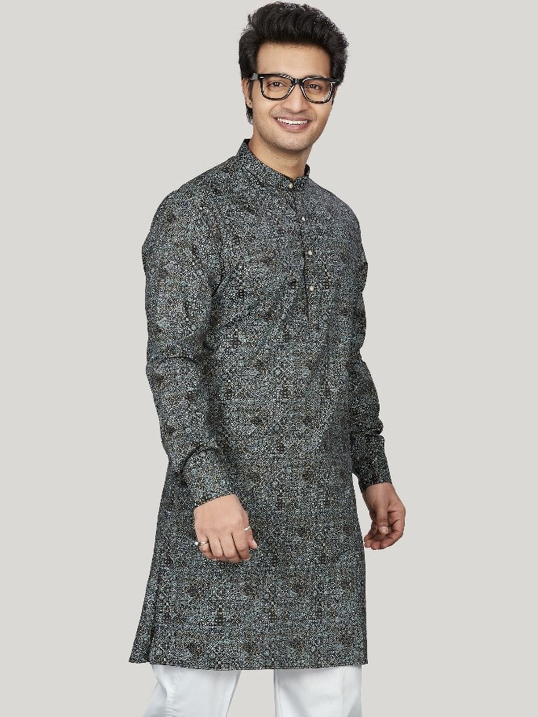 

Authentics Men Flared Sleeves Thread Work Kurta, Black