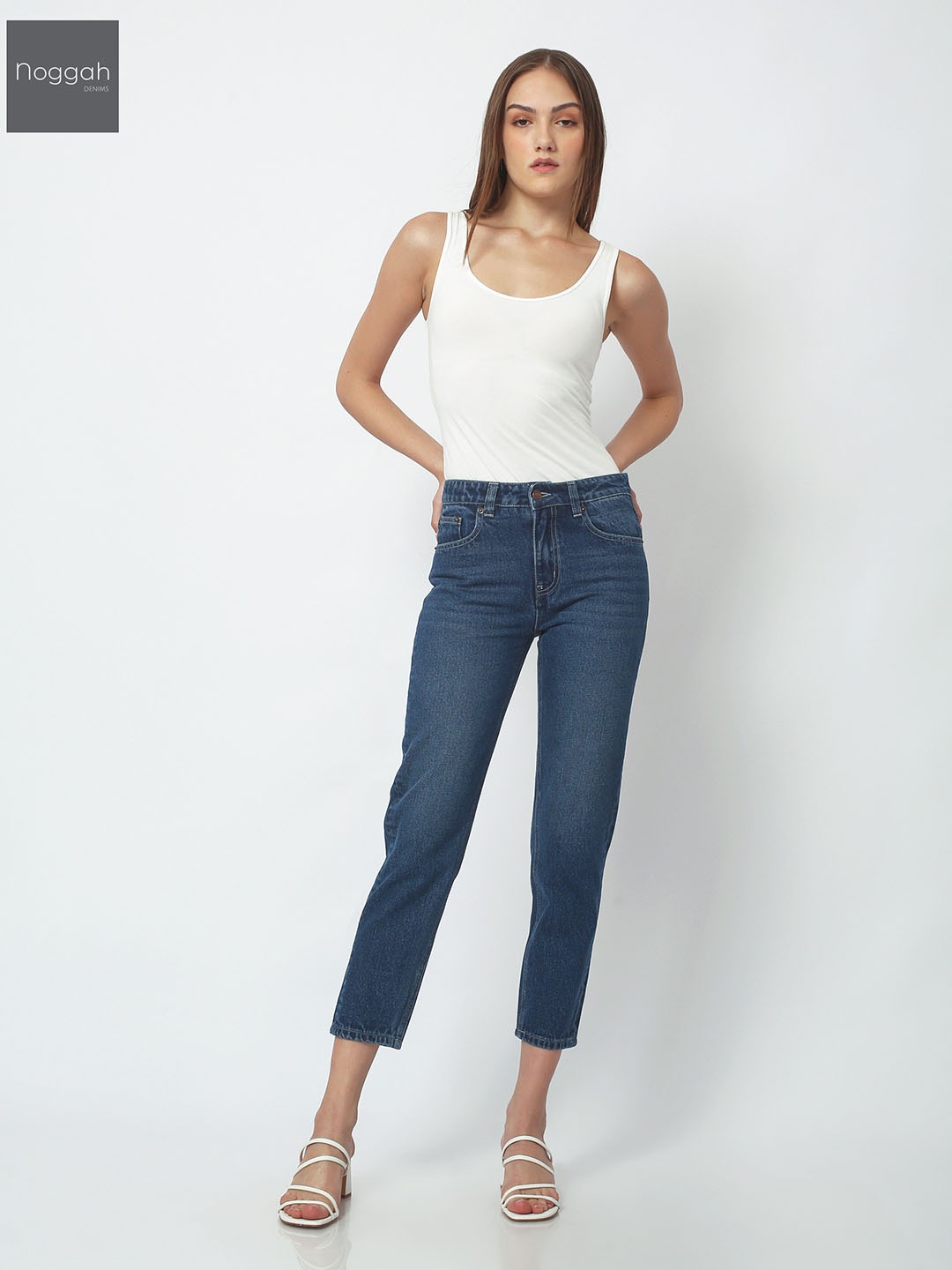 

Noggah Women Light Fade Mid-Rise Stretchable Cropped Jeans, Blue