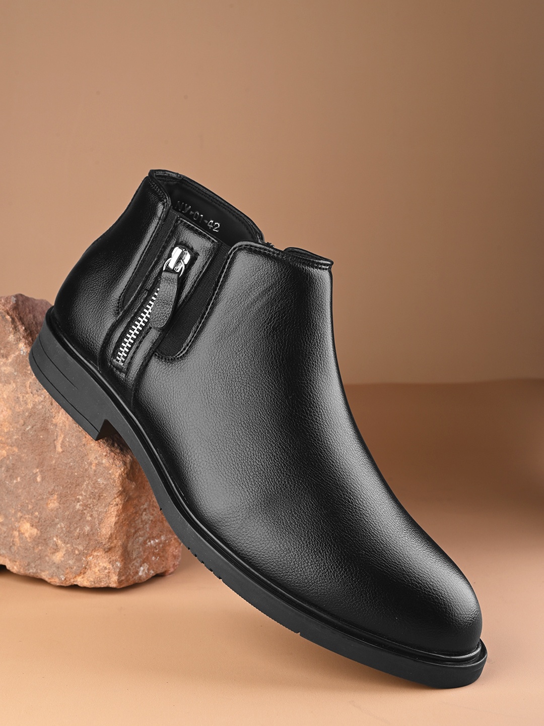 

The Roadster Lifestyle Co Men Chelsea Boots, Black
