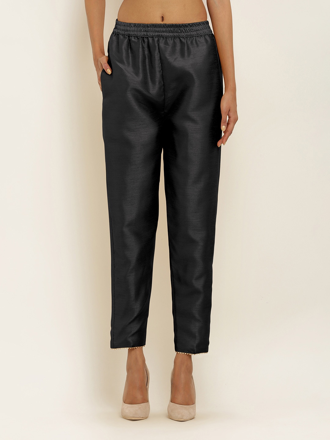 

FLOREOS Women Relaxed Fit Mid-Rise Easy Wash Cigarette Trouser, Black