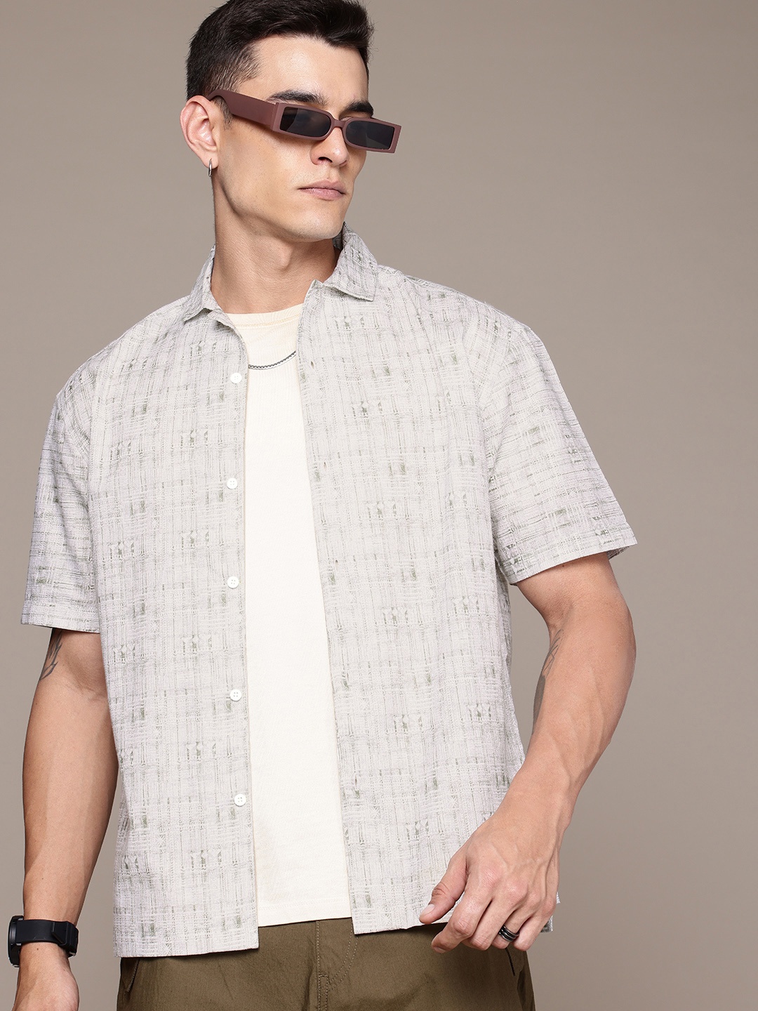 

The Roadster Lifestyle Co. Men Relaxed Cuban Collar Linen Casual Shirt, Beige