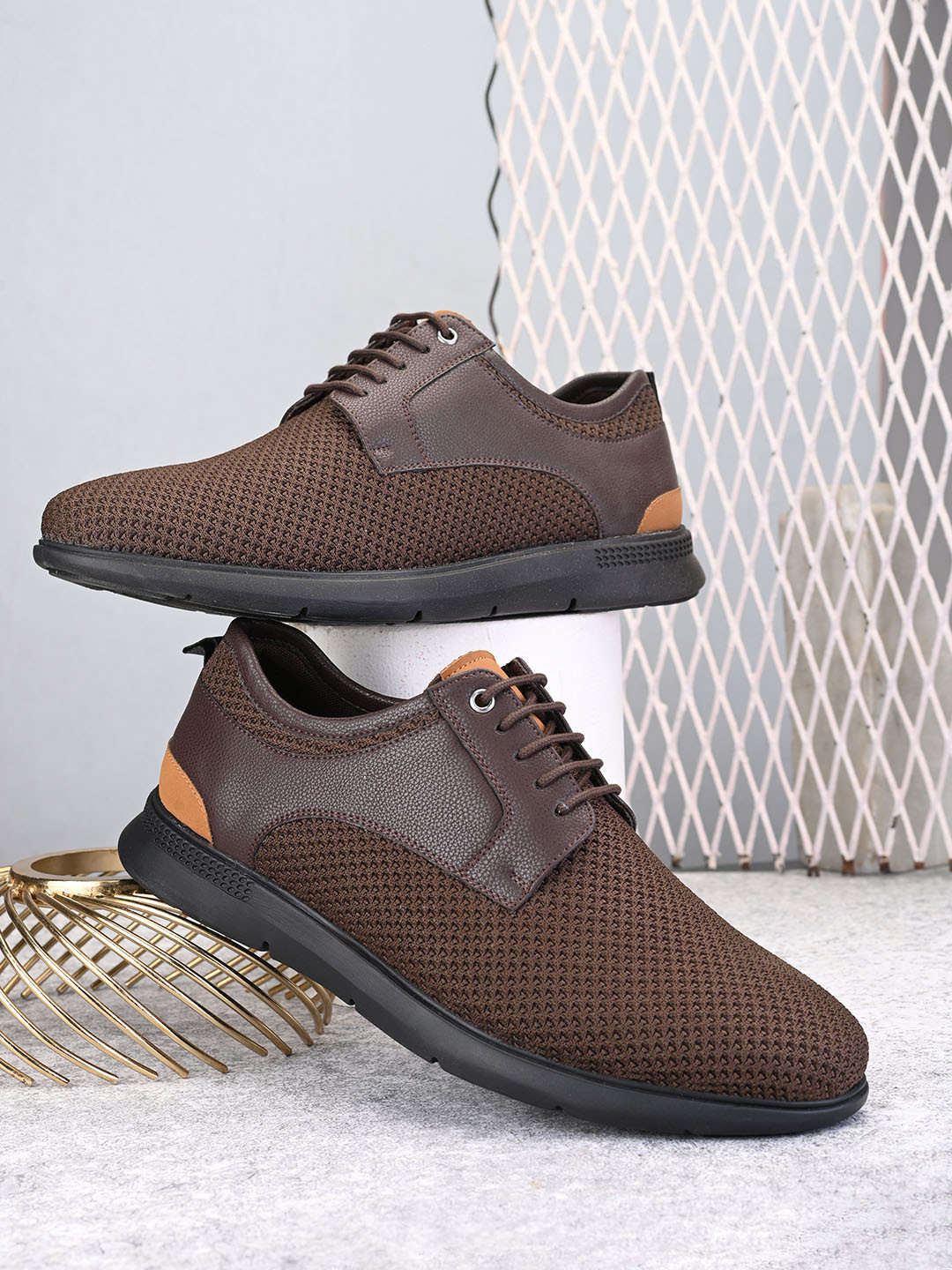 

San Frissco Men Woven Design Round Toe Sneakers, Brown