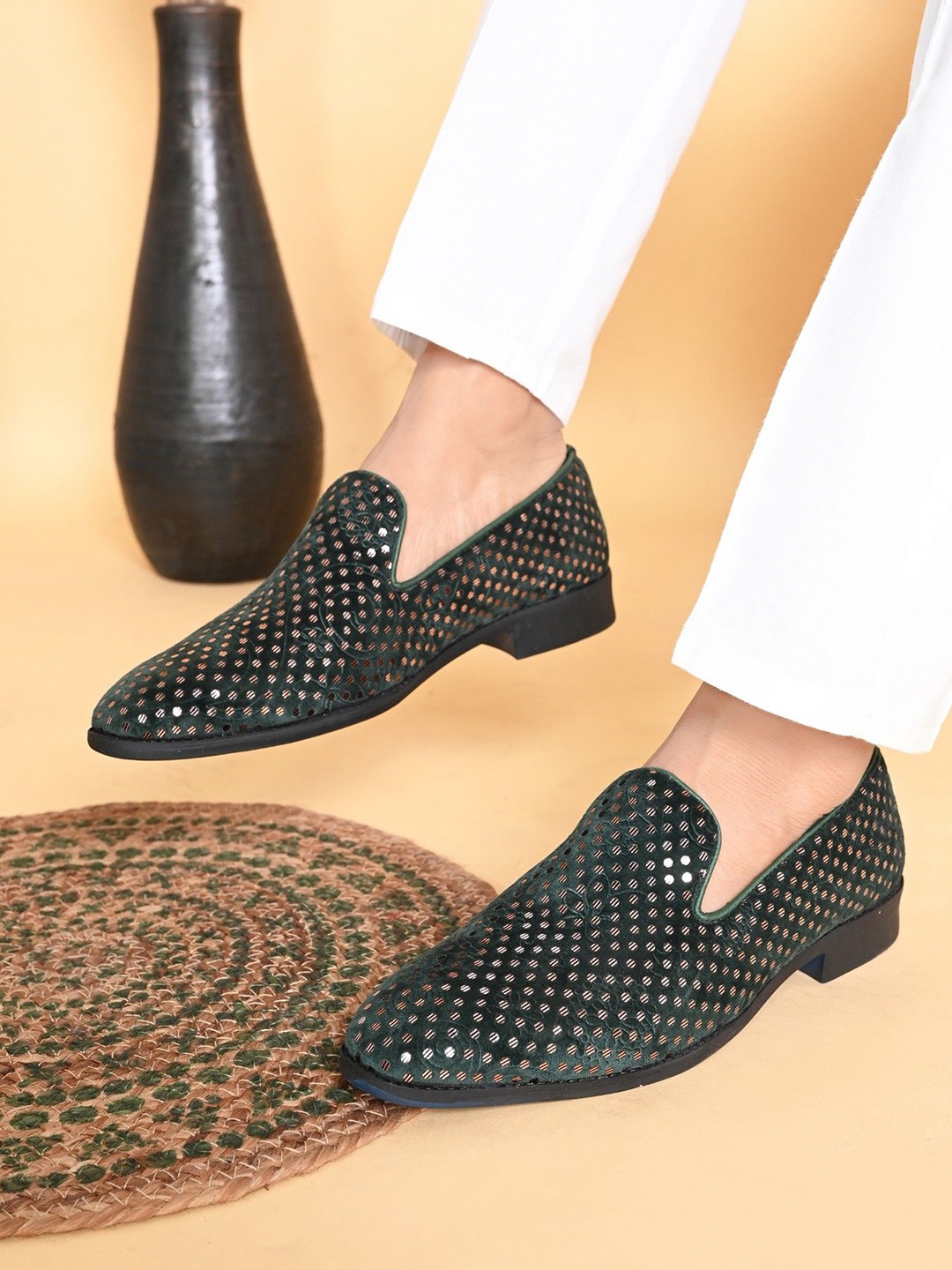 

San Frissco Men Velvet Slip-On Mojaris, Green