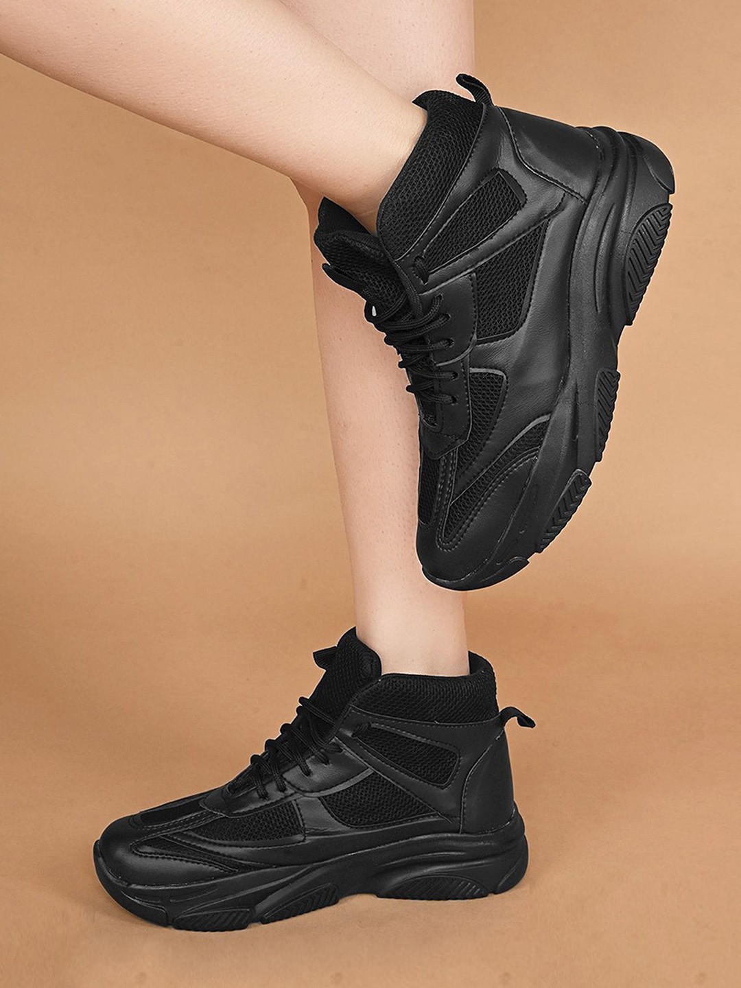 

Layasa Women Sneakers, Black