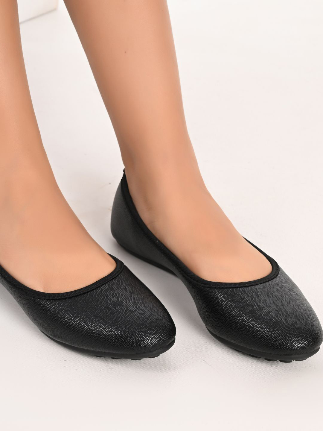

San Marino by Shoe Bank Women Embellished Ballerinas Flats, Black