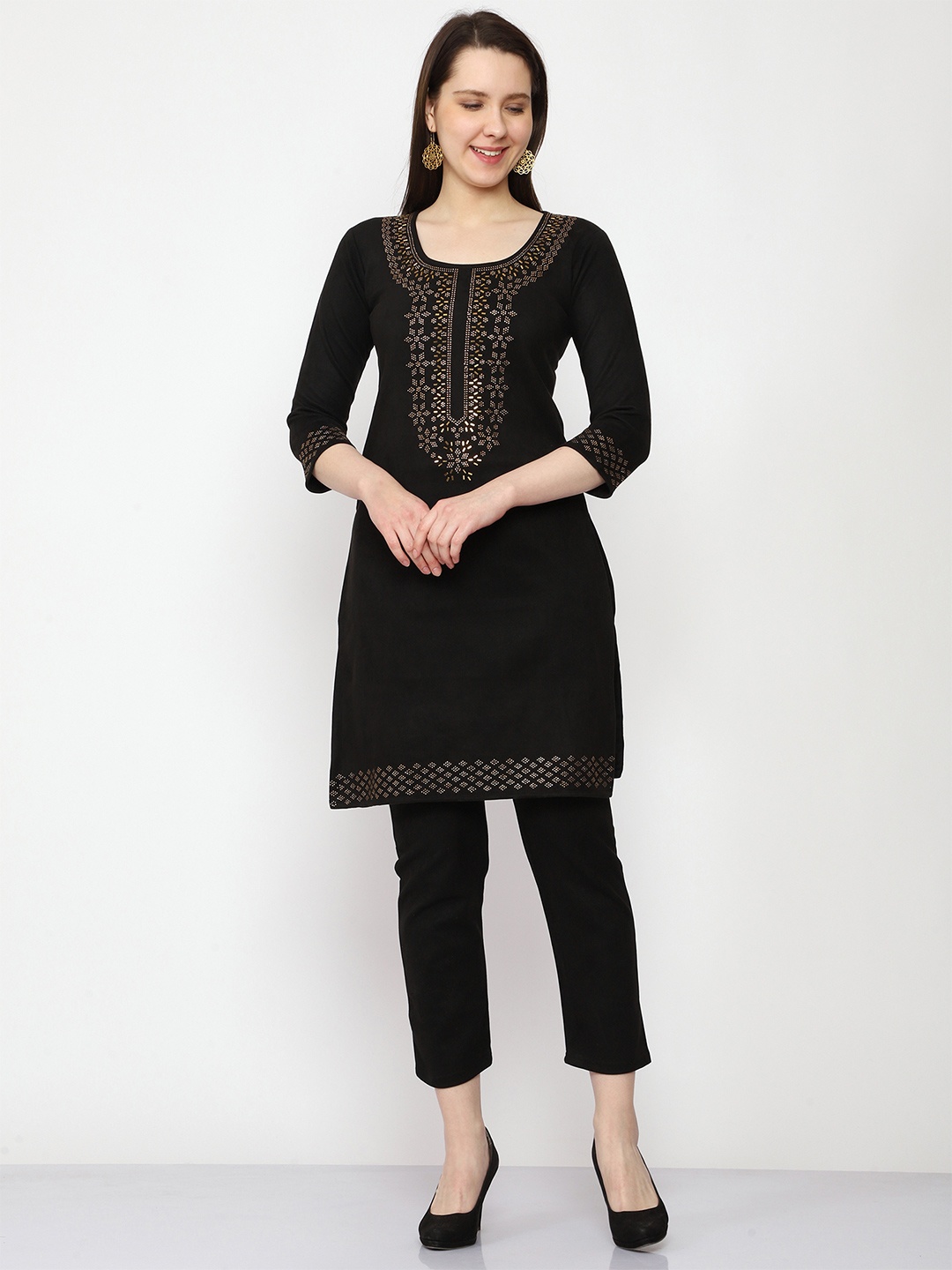 

FNOCKS Embellished Round Neck Velvet Tunic With Trousers, Black