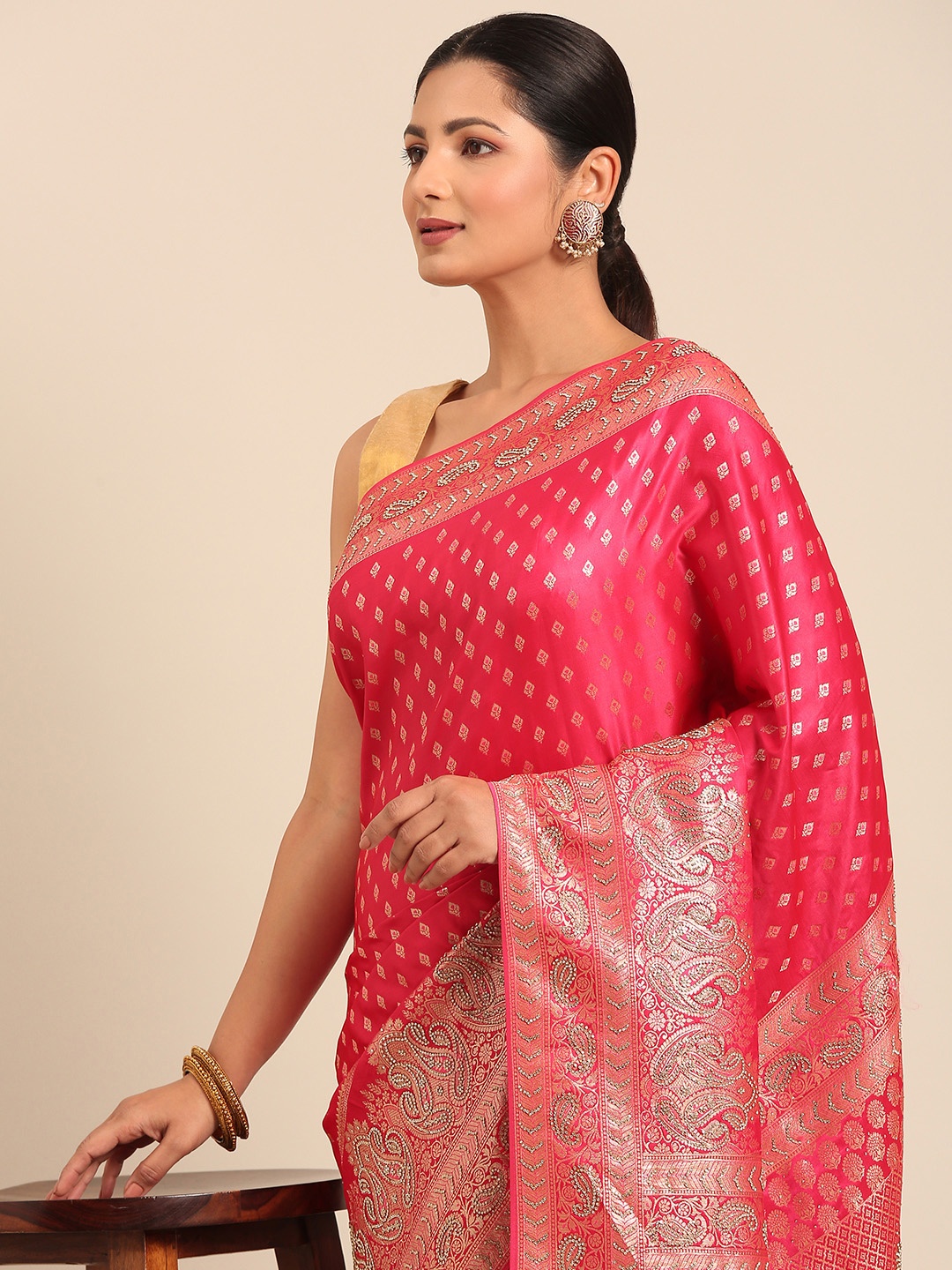 

MOHEY Ethnic Motifs Woven Design Zari Saree with Stone Work, Magenta